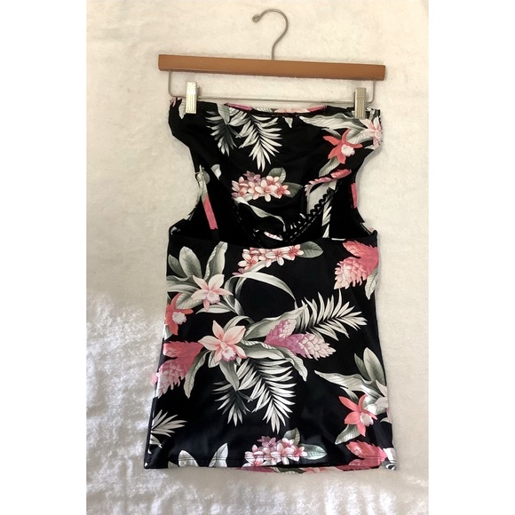 Swimsuits - Picture 1 of 4